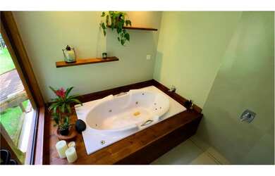 Imagem: A casa em condomínio possui 4 Dormitórios, 2 Banheiros, 2