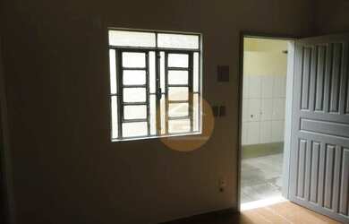 Imagem: A casa possui 1 Dormitório, 1 Banheiro, 50m² de Área e está