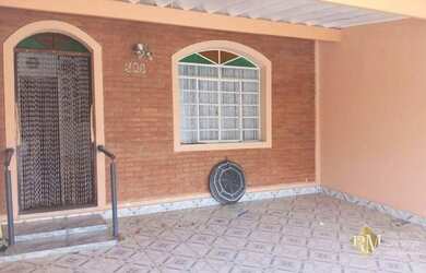 Imagem: A casa possui 2 Dormitórios, 2 Banheiros, 2 Vagas na garagem