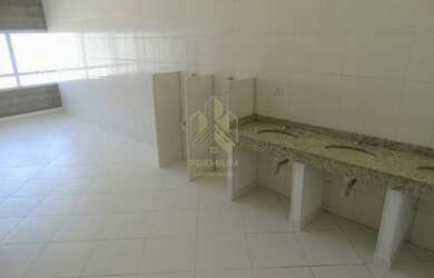 Imagem: O depósito possui 5 Vagas na garagem e 1077m² de Área e está