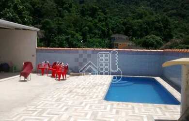 Imagem: A casa possui 3 Dormitórios, 2 Banheiros, 5 Vagas na garagem