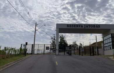 Imagem: O terreno possui 310m² de Área e está localizado em Louveira