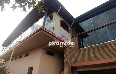 Imagem: A casa possui 3 Dormitórios, 1 Banheiro, 1 Vaga na garagem