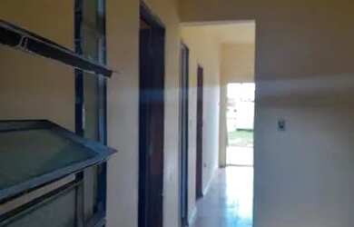 Imagem: A casa possui 2 Dormitórios e 1 Banheiro e está localizado