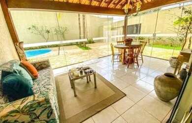 Imagem: A casa possui 3 Dormitórios, 4 Banheiros, 2 Vagas na garagem