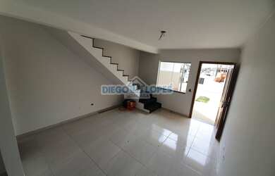 Imagem: A casa possui 2 Dormitórios, 2 Banheiros, 2 Vagas na garagem