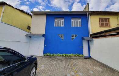 Imagem: A casa possui 5 Dormitórios, 3 Banheiros, 5 Vagas na garagem