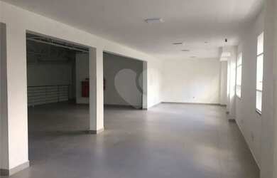 Imagem: O depósito possui 5 Vagas na garagem, 829m² de Área e está