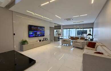 Imagem: A casa em condomínio possui 5 Dormitórios, 5 Banheiros, 4