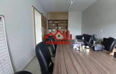 Imagem: O depósito possui 5 Vagas na garagem, 80m² de Área e está