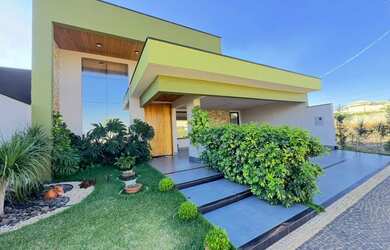 Imagem: A casa em condomínio possui 4 Dormitórios, 4 Banheiros, 3