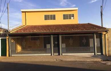 Imagem: O depósito possui 4 Vagas na garagem, 528m² de Área e está