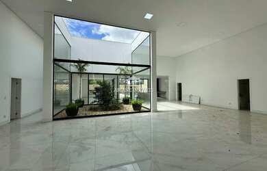 Imagem 4: Mansão 4 suítes, pé direito aprox. 6m no Aldeias do Lago