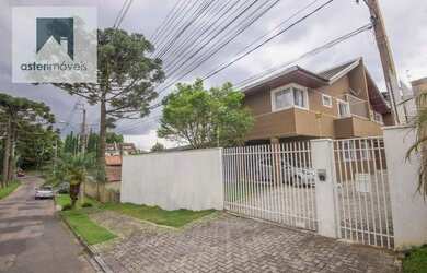 Imagem: A casa em condomínio possui 4 Dormitórios, 4 Banheiros, 2