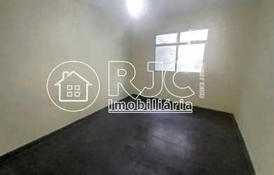 Imagem: A casa possui 4 Dormitórios, 4 Banheiros, 2 Vagas na garagem