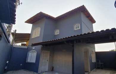 Imagem: A casa possui 2 Dormitórios, 3 Banheiros, 2 Vagas na garagem