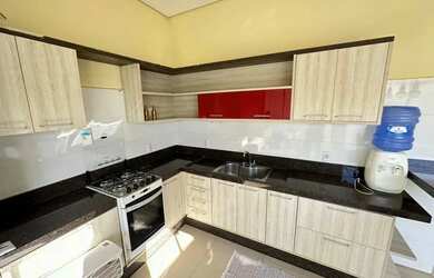 Imagem: A casa em condomínio possui 2 Dormitórios, 2 Banheiros, 2