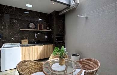 Imagem: A casa em condomínio possui 4 Dormitórios, 4 Banheiros, 2