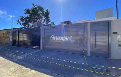 Imagem: A casa possui 3 Dormitórios, 2 Banheiros, 118m² de Área e