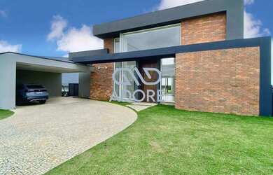 Imagem: A casa em condomínio possui 4 Dormitórios, 5 Banheiros, 4