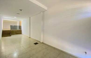 Imagem 2: SOBRADO COM SALA COMERCIAL À VENDA NO JARDIM FLAMINGOS EM ARAPONGAS