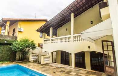 Imagem: A casa em condomínio possui 4 Dormitórios, 5 Banheiros, 5