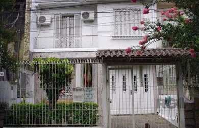 Imagem: A casa possui 3 Dormitórios, 3 Banheiros, 2 Vagas na garagem