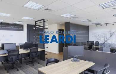 Imagem: O depósito possui 5 Vagas na garagem, 232m² de Área e está