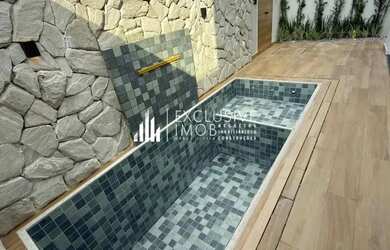 Imagem: A casa em condomínio possui 4 Dormitórios, 5 Banheiros, 2