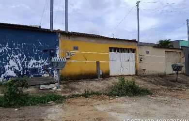 Imagem: A casa possui 2 Dormitórios, 1 Banheiro, 1 Vaga na garagem