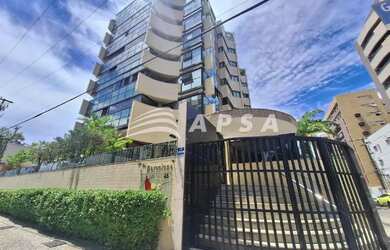 Imagem: O apartamento possui 4 Dormitórios, 1 Banheiro, 4 Vagas na