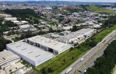 Imagem: O depósito para alugar possui 5 Vagas na garagem e 1943m²