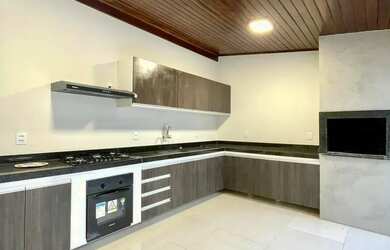 Imagem: A casa em condomínio possui 3 Dormitórios, 2 Banheiros, 2