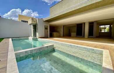 Imagem: A casa em condomínio possui 5 Dormitórios, 5 Banheiros, 5