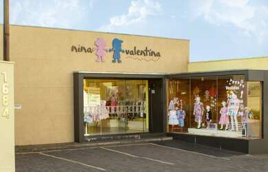 Imagem: O depósito possui 3 Vagas na garagem e 225m² de Área e está