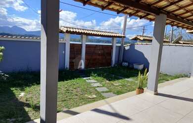 Imagem: A casa possui 2 Dormitórios, 1 Banheiro, 2 Vagas na garagem