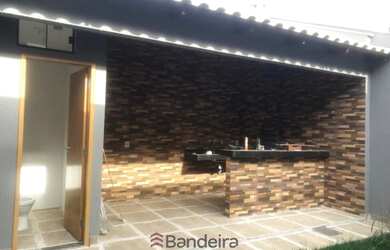 Imagem: A casa possui 3 Dormitórios, 3 Banheiros, 2 Vagas na garagem