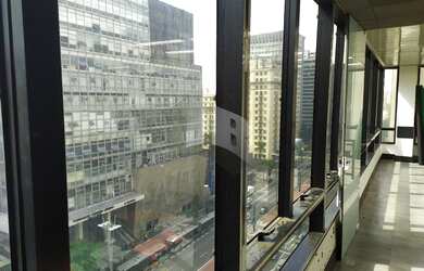 Imagem: O depósito possui 5 Vagas na garagem, 332m² de Área e está