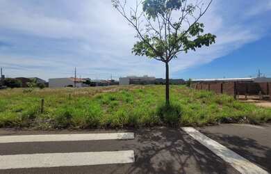 Imagem: O terreno possui 400m² de Área e está localizado em Centro