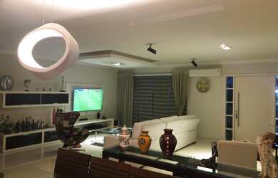 Imagem: A casa em condomínio possui 5 Dormitórios, 2 Banheiros, 3