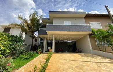 Imagem: A casa em condomínio possui 4 Dormitórios, 5 Banheiros, 2