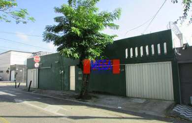 Imagem: A casa possui 4 Dormitórios, 4 Banheiros, 3 Vagas na garagem