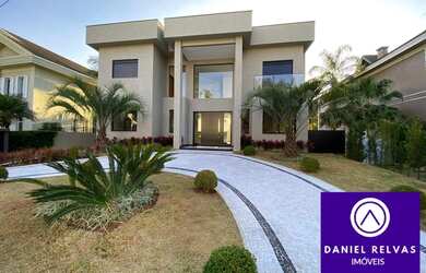 Imagem: A casa possui 5 Dormitórios, 5 Banheiros, 5 Vagas na garagem