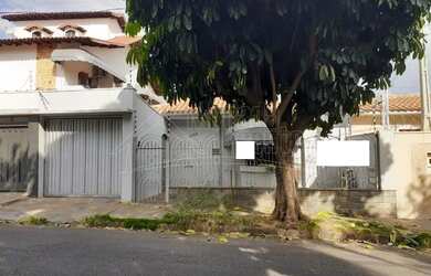 Imagem: A casa possui 3 Dormitórios, 3 Banheiros, 2 Vagas na garagem