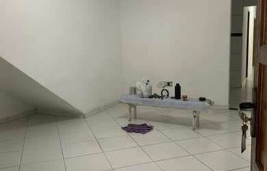 Imagem: A casa possui 3 Dormitórios, 2 Banheiros, 1 Vaga na garagem