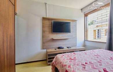 Imagem: A casa possui 4 Dormitórios, 4 Banheiros, 4 Vagas na garagem