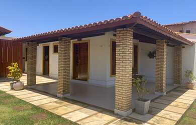 Imagem: A casa possui 1 Dormitório, 5 Vagas na garagem e está localizado