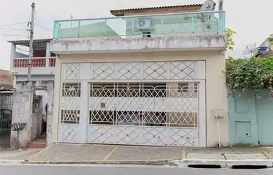 Imagem: A casa possui 3 Dormitórios, 3 Banheiros, 3 Vagas na garagem