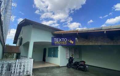 Imagem: A casa possui 3 Dormitórios, 4 Banheiros e 250m² de Área