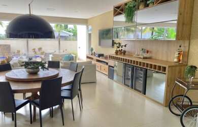 Imagem: A casa em condomínio possui 4 Dormitórios, 5 Banheiros, 4